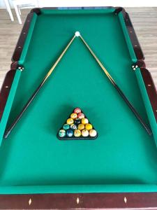 Gold Nugget Hotel tesisinde bir bilardo masası