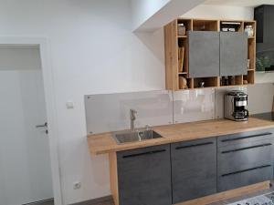 Кухня или кухненски бокс в Ferienapartment "Zur Linde"