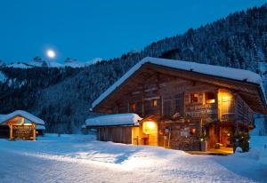 Chalet-Hôtel Les Fermes de Pierre & Anna om vinteren