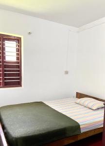 Una cama o camas en una habitación de O2 estate Stay Coorg