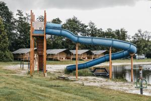 Bazén v ubytovaní Camping de Kleine Wielen alebo v jeho blízkosti