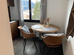 Cosy Alpine Chic Studio पर बैठने की जगह