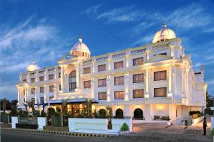 Piscina a Fortune JP Palace, Mysore - Member ITC Hotels' Group o a prop