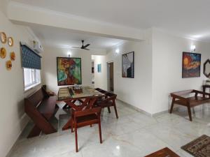 Uma área de estar em Onyx3, Best 3BHK Luxury Home Stay Thrissur - 7Elysee Homes