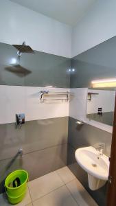 Kupaonica u objektu HRISHI Guest Suites 2BHK