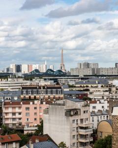 Γενική άποψη της πόλης Issy-les-Moulineaux ή θέα της πόλης από  αυτό το ξενοδοχείο διαμερισμάτων