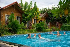 Piscina a Tam Coc Minh Hung Homestay o a prop