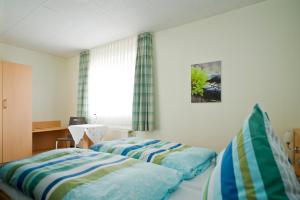 A bed or beds in a room at Köhler's Hof