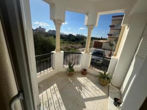 - une vue depuis le balcon d'une maison dans l'établissement SousseCozy apartment Chatt Meriem, à Hammam Sousse