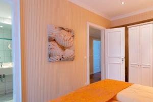 Giường trong phòng chung tại Strandhotel Sylt Westerland