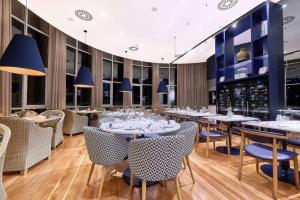 Restaurant o iba pang lugar na makakainan sa TRYP by Wyndham Lisboa Caparica Mar