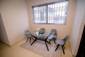 Seating area sa Irofo Suites and Apartments