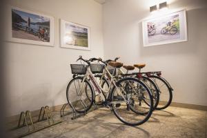 a group of bikes parked on display in a room at Relais Santa Corona in Vicenza