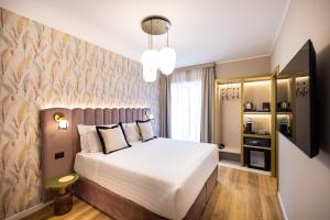 Кровать или кровати в номере Mavi Luxury Suites