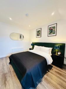 A bed or beds in a room at Barnet House Serviced Apartments