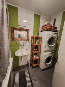 Kamar mandi di Rustica Nocte Home apartman