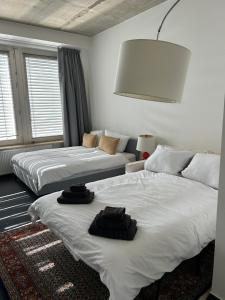 En eller flere senger på et rom på 35 qm großes Apartment mit eigenem Badezimmer in den Elbvororten