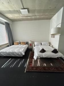 En eller flere senger på et rom på 35 qm großes Apartment mit eigenem Badezimmer in den Elbvororten