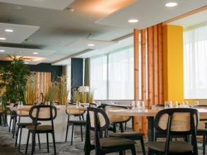 מסעדה או מקום אחר לאכול בו ב-ibis Styles Poitiers Nord