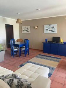 a living room with a white couch and a table at T1 Vista Marina de Vilamoura in Vilamoura