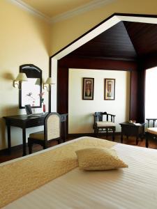 Uma cama ou camas num quarto em The Gateway Hotel Beach Road, Calicut