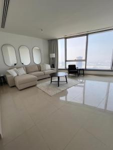 Khu vực ghế ngồi tại C-Suite Views at Al Reem and Al Maryah Island