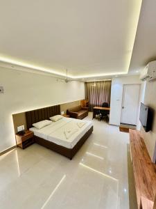 Tempat tidur dalam kamar di Hotel Citywalk Residency