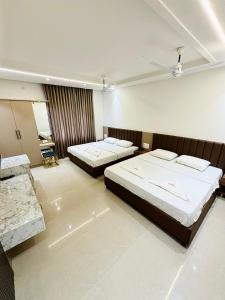 Tempat tidur dalam kamar di Hotel Citywalk Residency