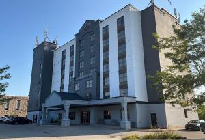 een weergave van de voorkant van een hotel bij Country Inn & Suites by Radisson, Niagara Falls, ON in Niagara Falls