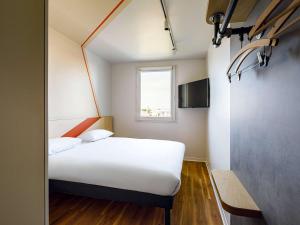 Giường trong phòng chung tại ibis budget Lyon Villeurbanne