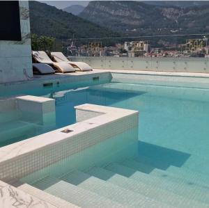 Swimmingpoolen hos eller tæt på Apartments Lux sea view