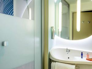 Баня в ibis budget Saint Quentin Yvelines - Vélodrome