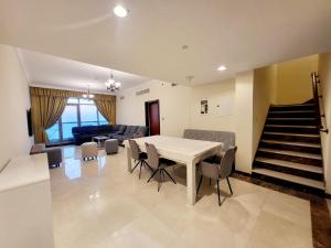 A seating area at Sunset Sea view Furnish Apartment