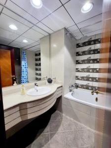 A bathroom at Sunset Sea view Furnish Apartment