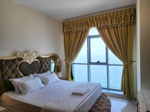 A bed or beds in a room at Sunset Sea view Furnish Apartment