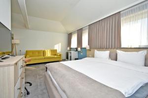 Cama ou camas em um quarto em In City Hotel