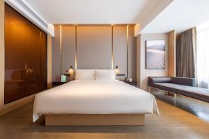 Säng eller sängar i ett rum på Atour Hotel Guangzhou Liwan District Jiaokou