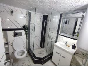 Un baño de Megi Zemun Apartment