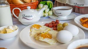 Makanan di atau di tempat lain dekat hotel