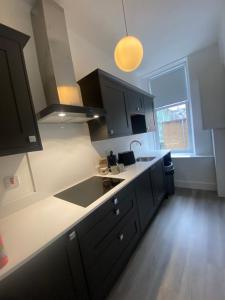 A kitchen or kitchenette at 4 Smithhills Central 2 bed sleeps 4