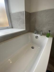 A bathroom at 4 Smithhills Central 2 bed sleeps 4