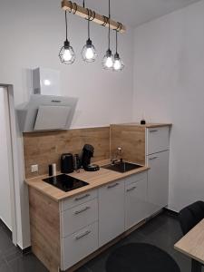 Kitchen o kitchenette sa Schwarzwald City Loft