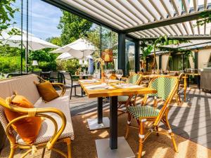 Un restaurante u otro lugar para comer en Mercure Beaune Centre