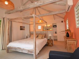 A bed or beds in a room at La Villa de la Plage