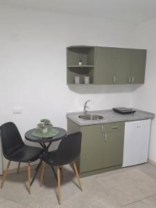 A kitchen or kitchenette at SOBE AVA