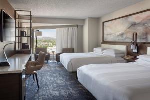 Ένα ή περισσότερα κρεβάτια σε δωμάτιο στο Marriott Phoenix Airport