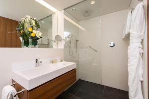 Fraser Suites Geneva - Serviced Apartments tesisinde bir banyo