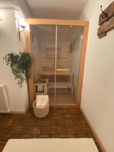 Baðherbergi á Apartment mit Sauna im Wienerwald - Mödling