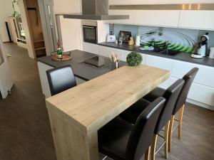 Una cocina o kitchenette en Ferienwohnung LOFT- direkt am Falderndelft - nähe Innenstadt