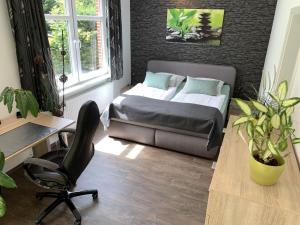 Un lugar para sentarse en Ferienwohnung LOFT- direkt am Falderndelft - nähe Innenstadt